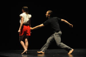 בפנים יורד גשם