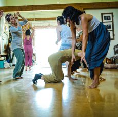 אימפרוביזציה מחול•חיים בהנחיית שלי אללוף