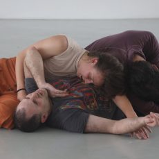 מחול בכורש, גלריה כורש 14 – הכל טוב מאת מעין ליבמן שרון |   המופע יתקיים בתערוכה: מגע זהב