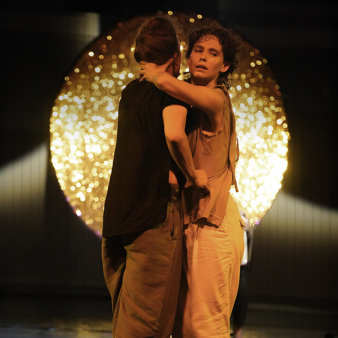 קרשנדו זָהָב מאת אנאבל דביר