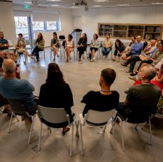 מפגש אמנים.ות ומדענים.ות בהנחיית ד״ר דניאל גלייזר