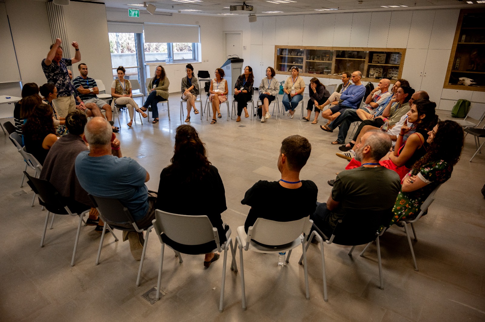 מפגש אמנים.ות ומדענים.ות בהנחיית ד״ר דניאל גלייזר